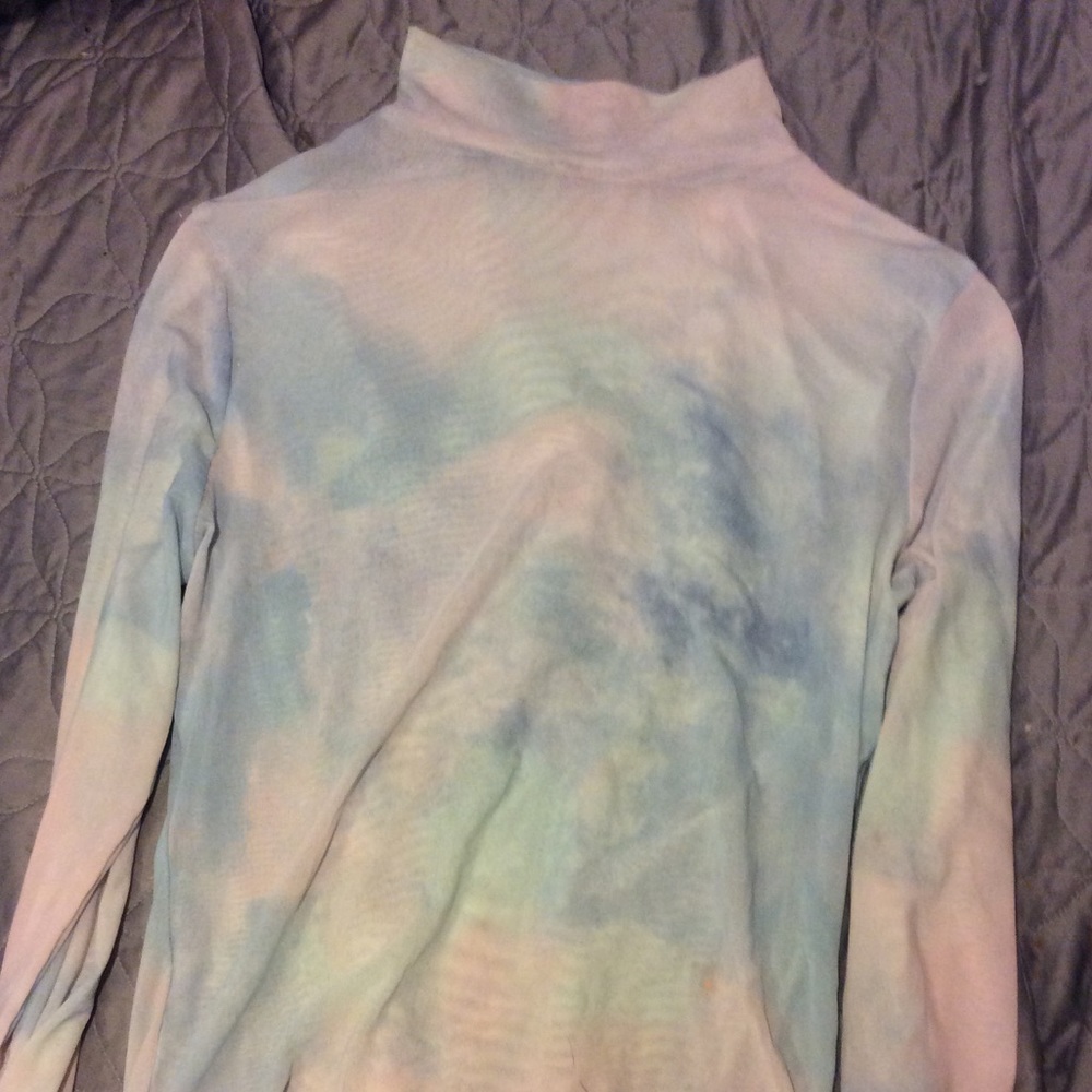 Mesh cloudy collar top